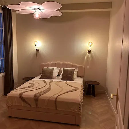 Le Petit Palace דירה *